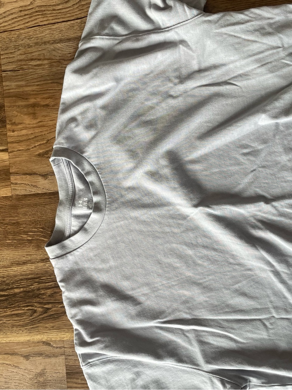 Women’s underarmour boxy athletic T-Shirt in Light Gray